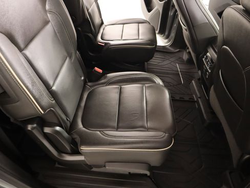 Used 2023 Chevrolet Traverse Premier w/ Redline Edition image 15