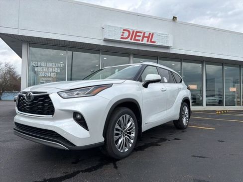 New 2026 Toyota Highlander Platinum AWD/4WD image 1