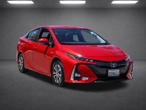 Used 2021 Toyota Prius Prime Limited FWD image 2