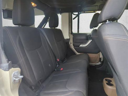 Used 2017 Jeep Wrangler Unlimited Sahara w/ Connectivity Group AWD/4WD image 23
