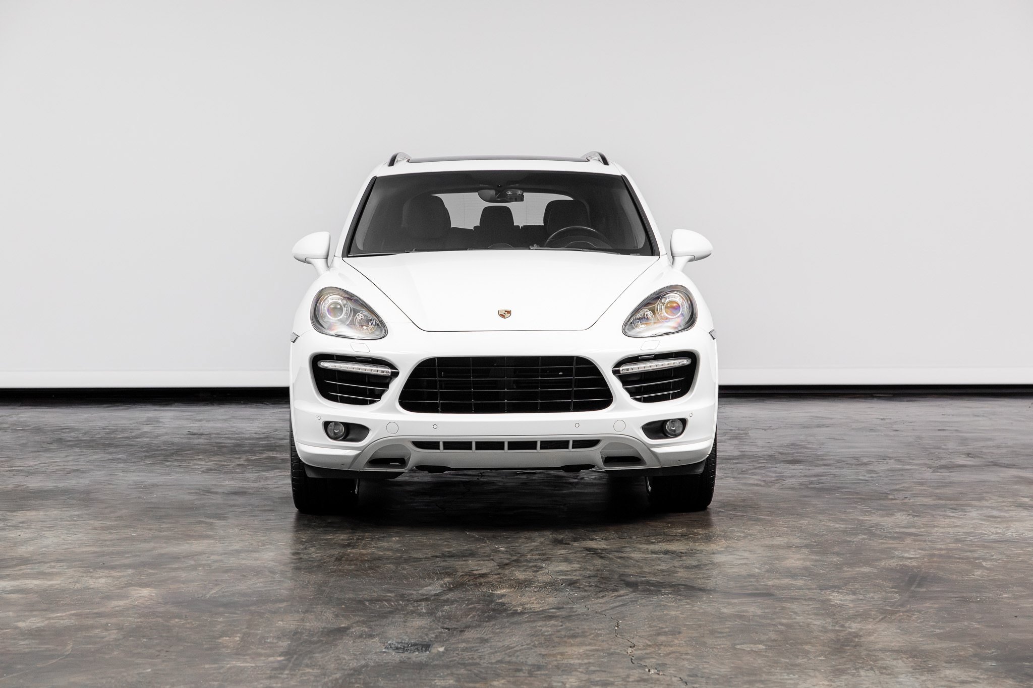 Used 2014 Porsche Cayenne Turbo S AWD/4WD image 2