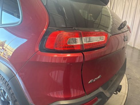 Used 2017 Jeep Cherokee Trailhawk w/ Comfort/Convenience Group image 10