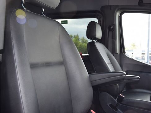 Used 2024 Mercedes-Benz Sprinter 2500 image 17