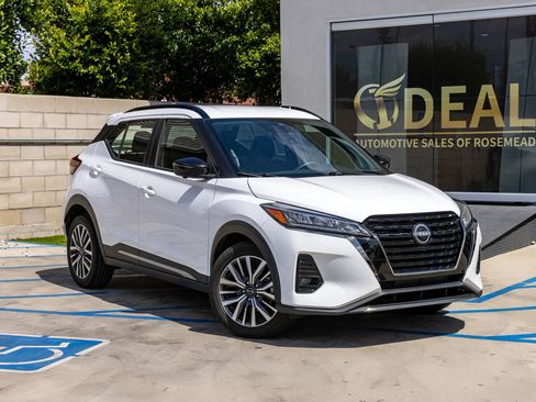Used 2024 Nissan Kicks SR FWD image 2
