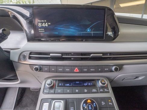 Used 2024 Hyundai Palisade SEL image 11