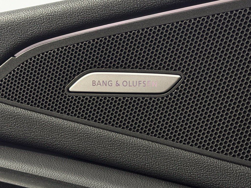 Used 2025 Audi Q6 e-tron Premium Plus w/ Premium Plus AWD/4WD image 19