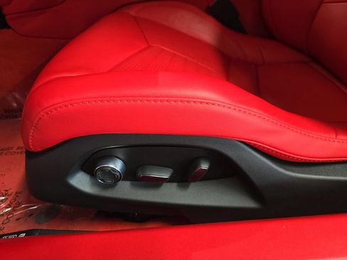 Used 2025 Chevrolet Corvette Z06 w/ Stealth Interior Trim Package RWD image 26
