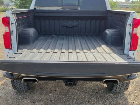 Used 2021 Chevrolet Silverado 1500 LT Trail Boss w/ Convenience Package II AWD/4WD image 4