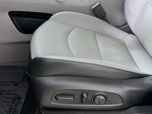 Used 2024 GMC Terrain SLT w/ Tech Package image 17