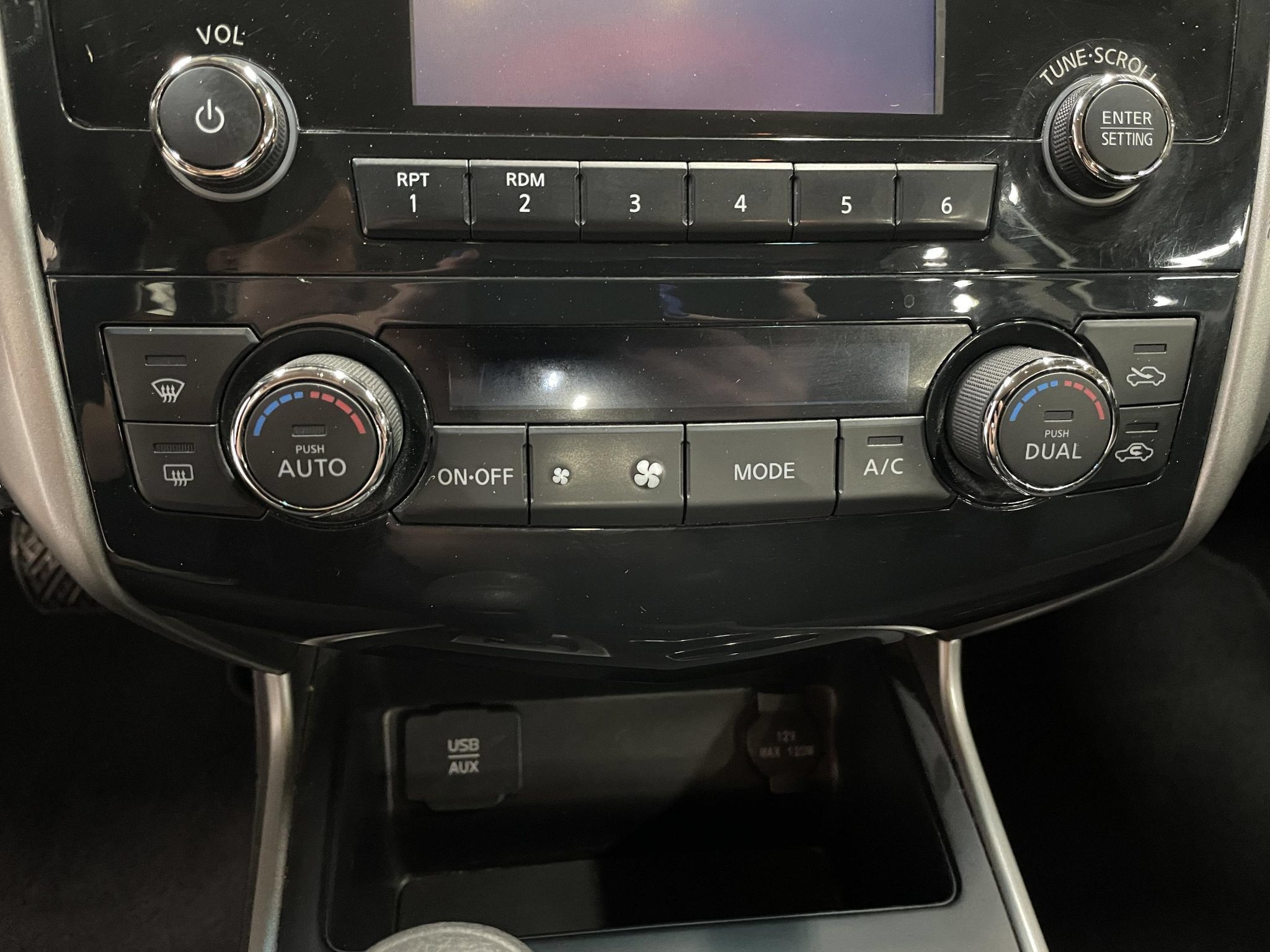 Used 2015 Nissan Altima 2.5 SV FWD image 15