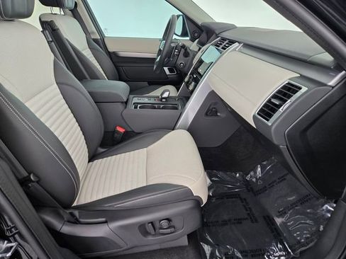 Used 2025 Land Rover Discovery Dynamic SE AWD/4WD image 3