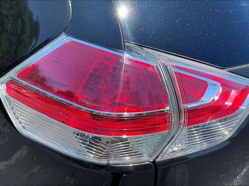 Used 2015 Nissan Rogue SV w/ SV Family Package AWD/4WD image 23