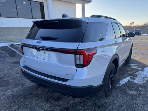 Used 2025 Ford Explorer Active image 7