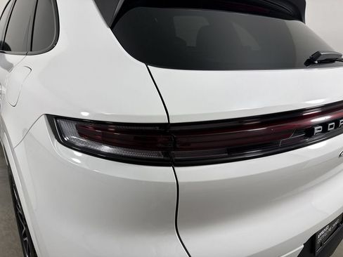 Certified 2025 Porsche Cayenne S AWD/4WD image 18