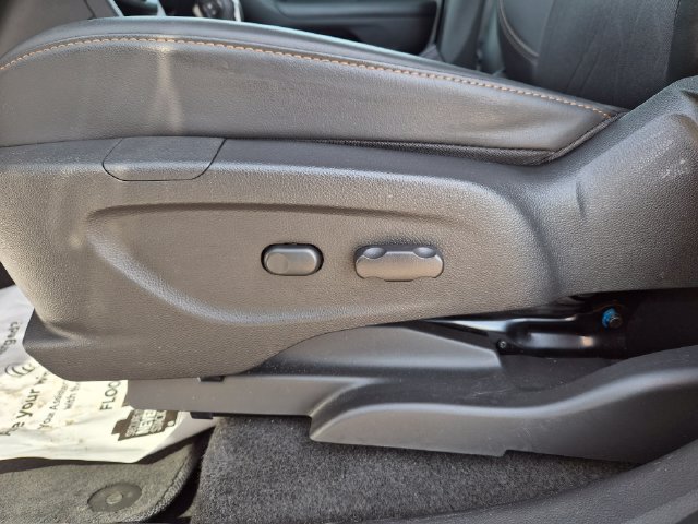 Used 2022 Chevrolet Trax LT w/ LT Convenience Package AWD/4WD image 15