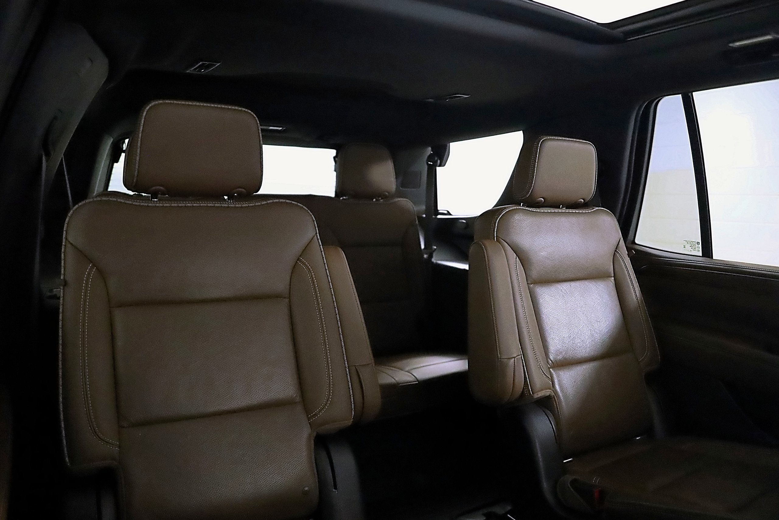 Used 2021 Chevrolet Tahoe High Country w/ Premium Package AWD/4WD image 28