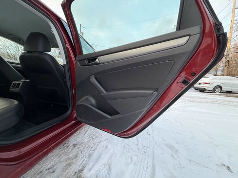 Used 2015 Volkswagen Passat TDI SE image 21