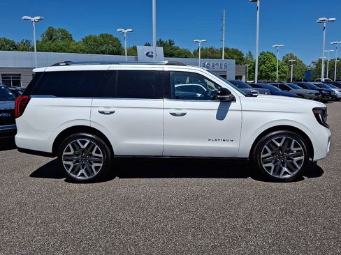 Certified 2025 Ford Expedition Platinum w/ Platinum Ultimate Package AWD/4WD image 12