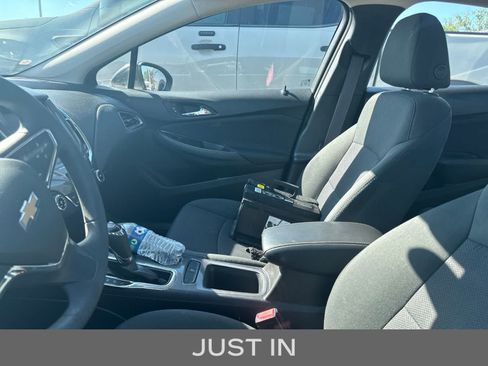 Used 2017 Chevrolet Cruze LT FWD image 30