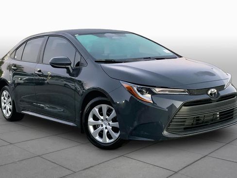 Used 2026 Toyota Corolla LE FWD image 3