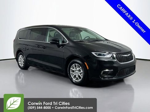 Used 2024 Chrysler Pacifica Touring-L image 1