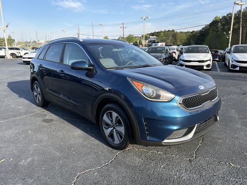 Used 2018 Kia Niro LX image 2