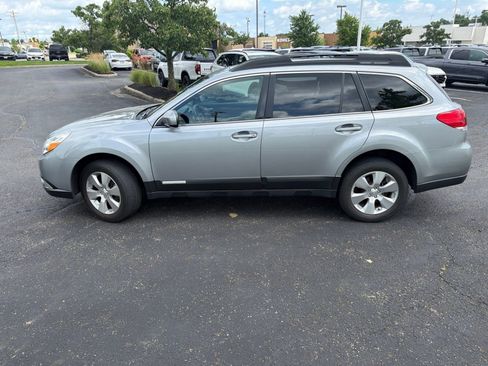 Used 2011 Subaru Outback 3.6R Limited w/ PWR Moonroof Pkg AWD/4WD image 2