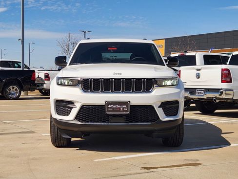 New 2026 Jeep Grand Cherokee Laredo image 9