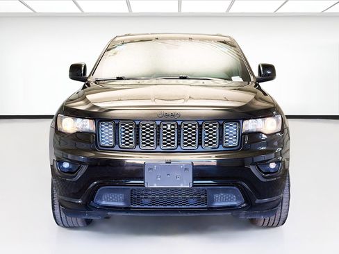 Used 2022 Jeep Grand Cherokee Laredo X image 2