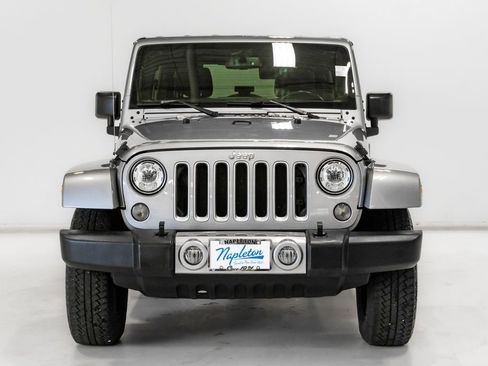 Certified 2018 Jeep Wrangler Unlimited Sahara w/ Connectivity Group AWD/4WD image 5