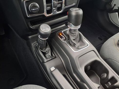 Used 2024 Jeep Wrangler Sport S image 10