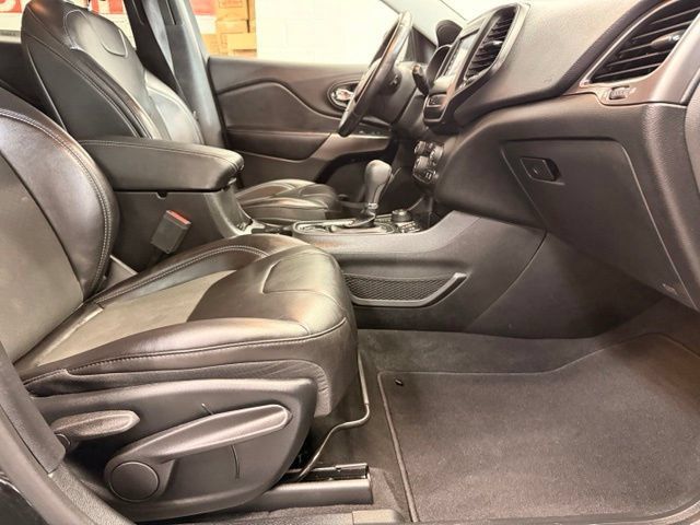 Used 2019 Jeep Cherokee Latitude Plus w/ Comfort/Convenience Group AWD/4WD image 26