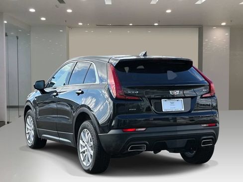 Used 2022 Cadillac XT4 Luxury w/ Trailering Package AWD/4WD image 3