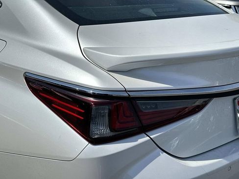 Used 2022 Lexus ES 350 Ultra Luxury w/ Accessory Package 2 FWD image 9