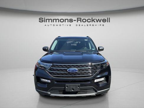 Used 2023 Ford Explorer XLT w/ Equipment Group 202A AWD/4WD image 8