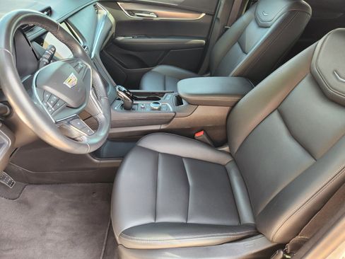Used 2023 Cadillac XT5 Luxury FWD image 9