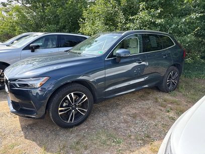Used 2021 Volvo XC60 T5 Momentum w/ Premium Package