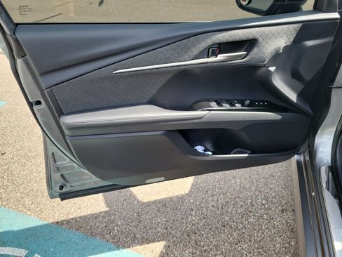 Used 2025 Toyota Camry XLE AWD/4WD image 18