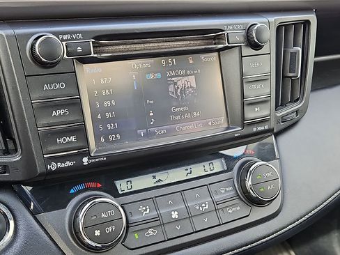 Used 2018 Toyota RAV4 XLE w/ Plus Extra Value Package FWD image 19