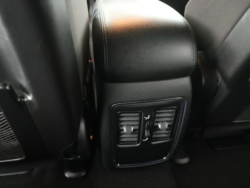 Used 2021 Jeep Grand Cherokee Laredo image 24