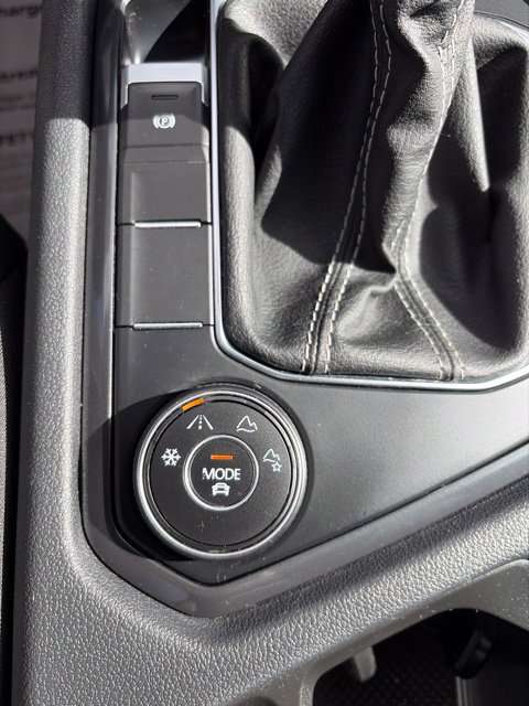 Used 2022 Volkswagen Tiguan SE R-Line AWD/4WD image 31