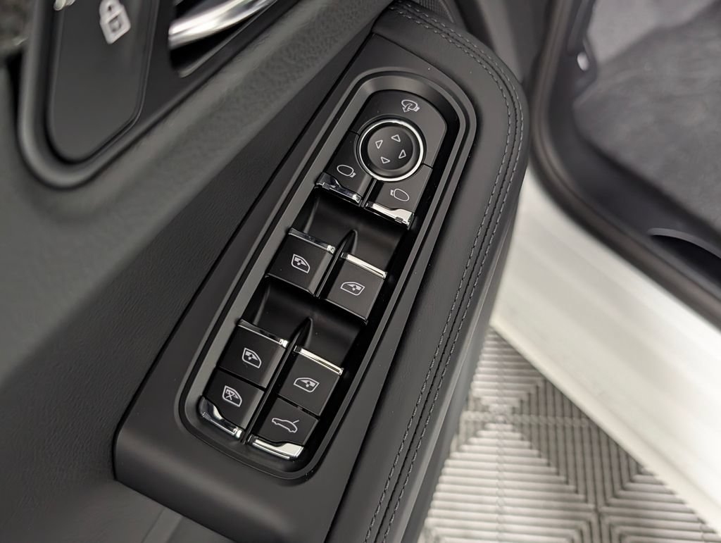 New 2026 Porsche Macan GTS AWD/4WD image 27