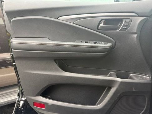 Used 2022 Honda Pilot TrailSport image 12