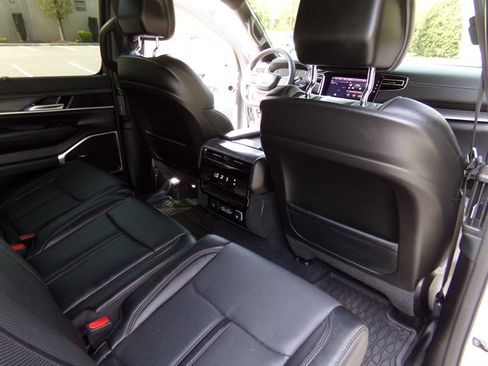 Used 2023 Jeep Wagoneer Series III w/ Convenience Group I image 27