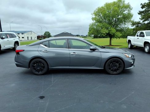 Used 2020 Nissan Altima 2.5 S FWD image 2