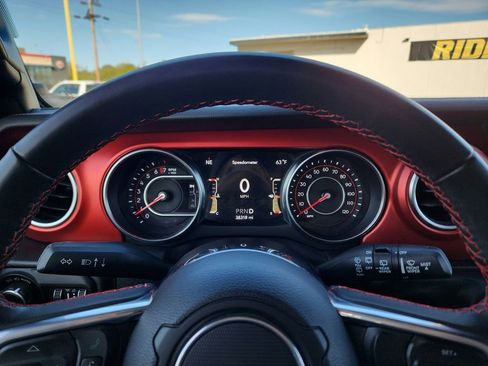 Used 2021 Jeep Wrangler Unlimited Rubicon w/ Xtreme Recon 35" Tire Package image 9