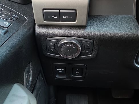 Used 2018 Ford F150 Lariat image 34