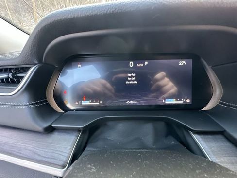 Used 2022 Jeep Grand Cherokee L Limited image 12