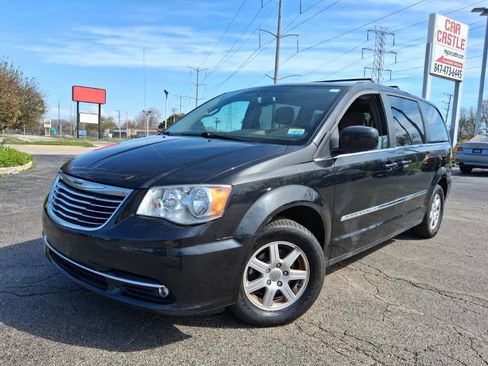 Used 2011 Chrysler Town & Country Touring FWD image 1