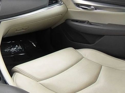 Used 2017 Cadillac XT5 Premium Luxury FWD image 13